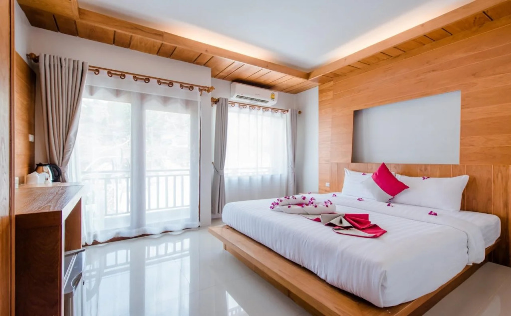 Lanta Ray Bay Hotel