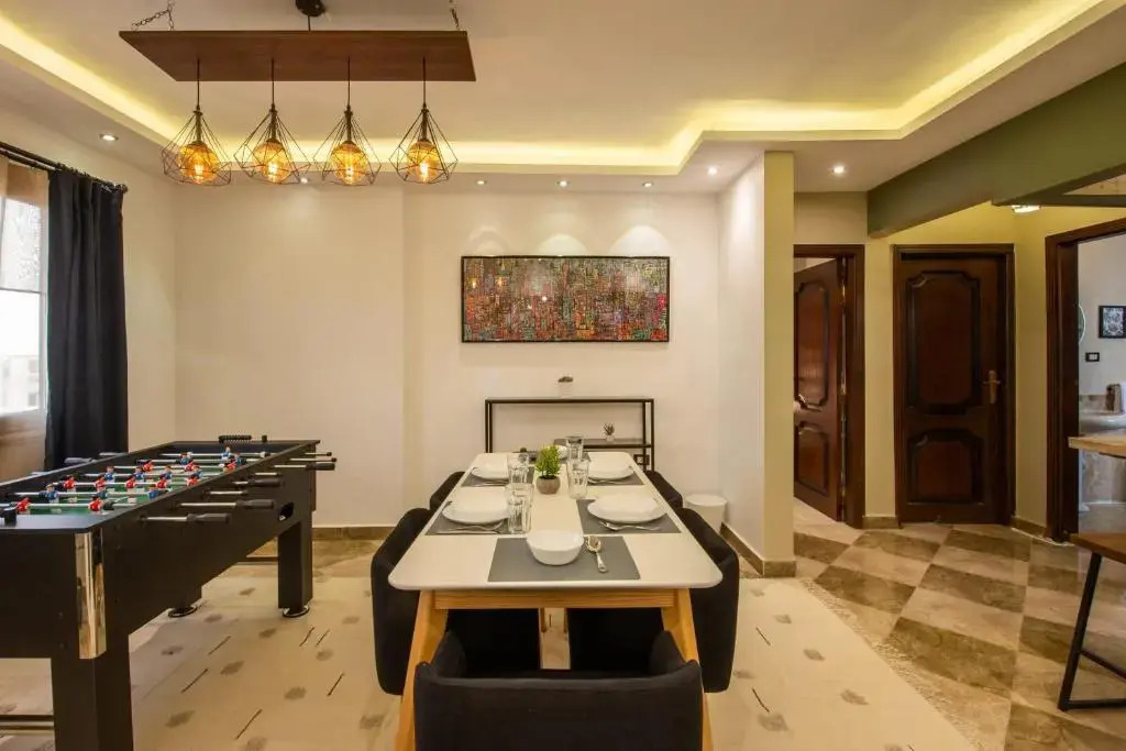 Xuru Stays I Play Foosball & Do Yoga - 1 BR Apt. 5 Min To Airport