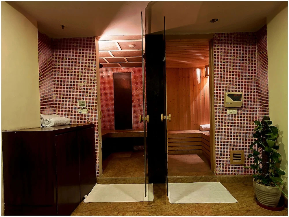 Hotel Opera Delhi Airport