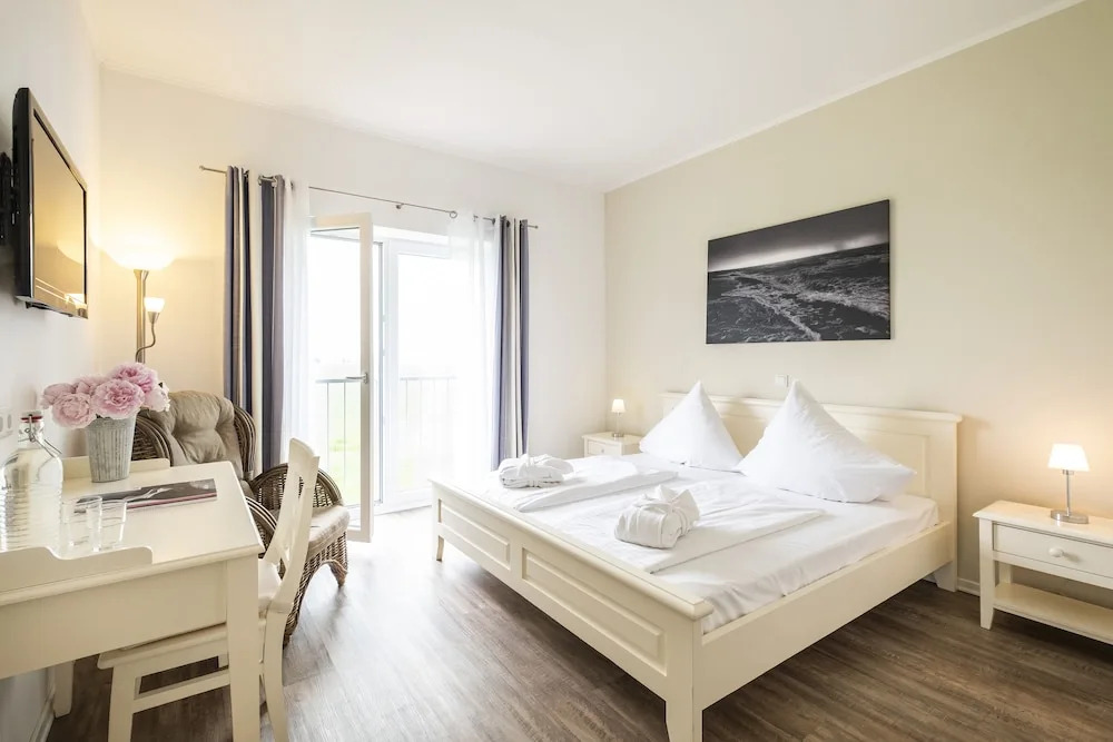 Hotel Pharisäerhof - DAS Hundehotel auf Nordstrand mit Restaurant und Café
