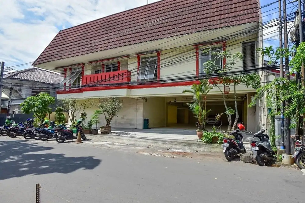 RedDoorz Plus near TIS Square