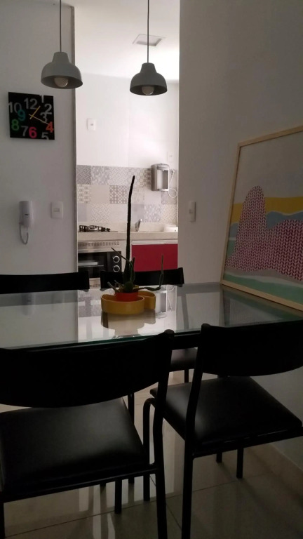 Apartamento em Copacabana - Rua Bolívar - 2 Quartos - Excelente Localização