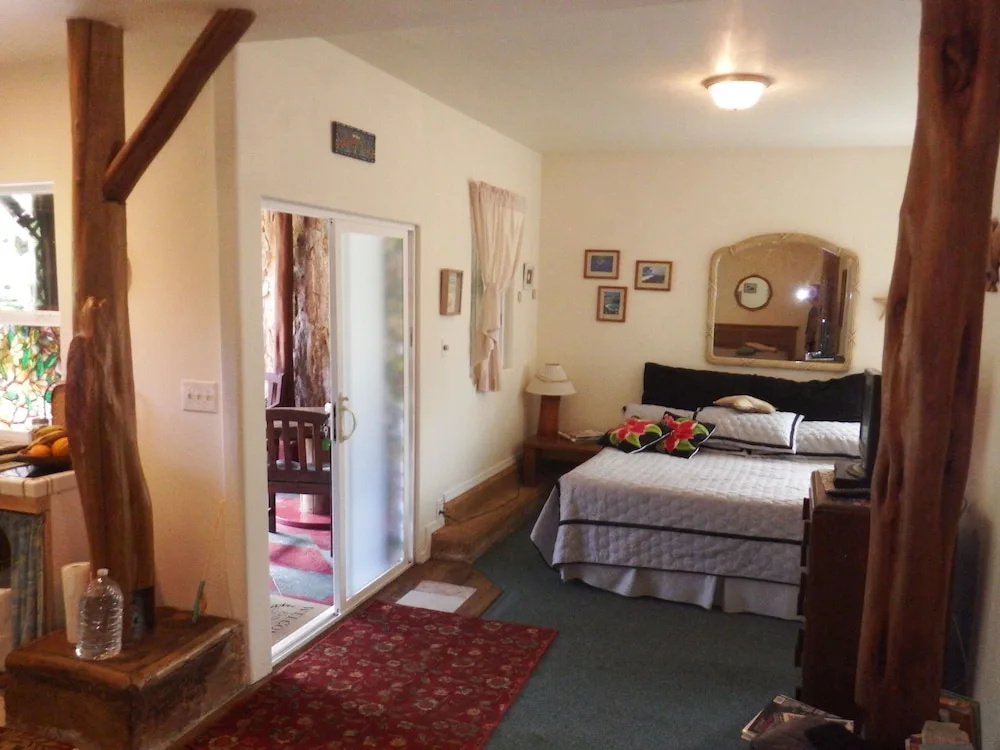 Aloha Crater Lodge