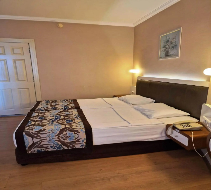 Azak Hotel