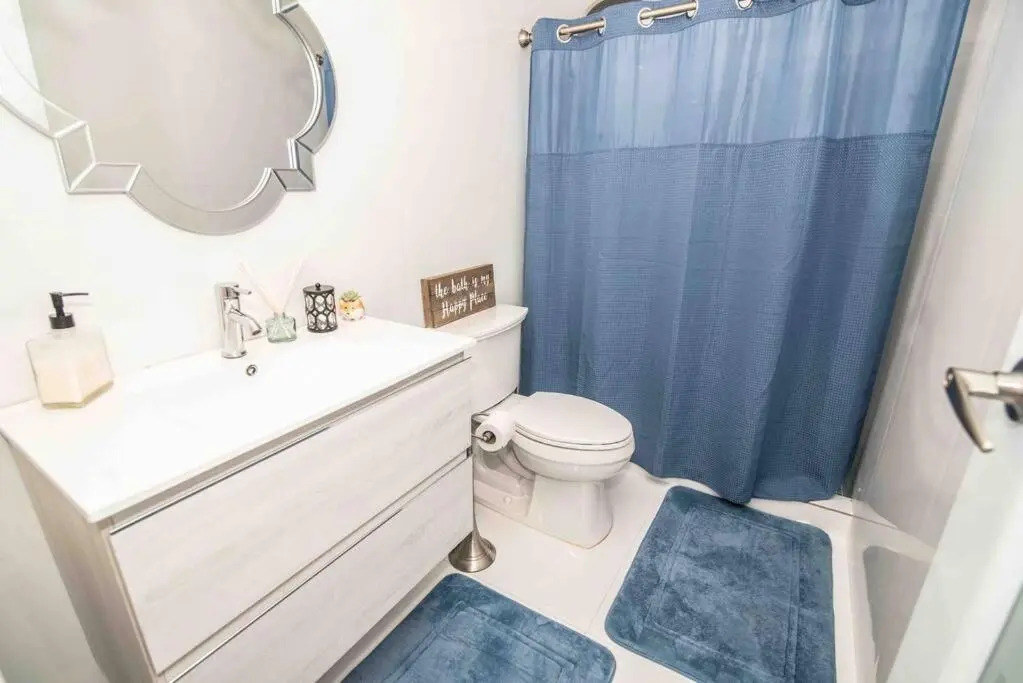 Modern 2BR with KingBed in Heart of Isla Verde Ave
