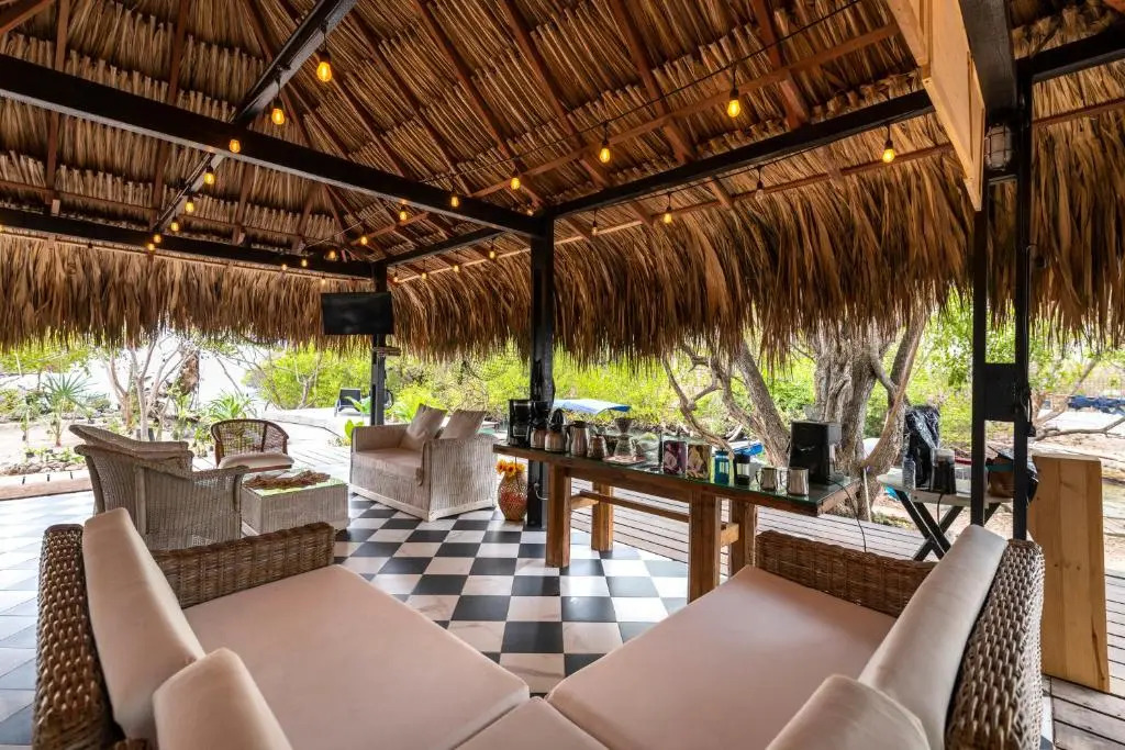 Isla Rosa Boutique by NOMAD GURU