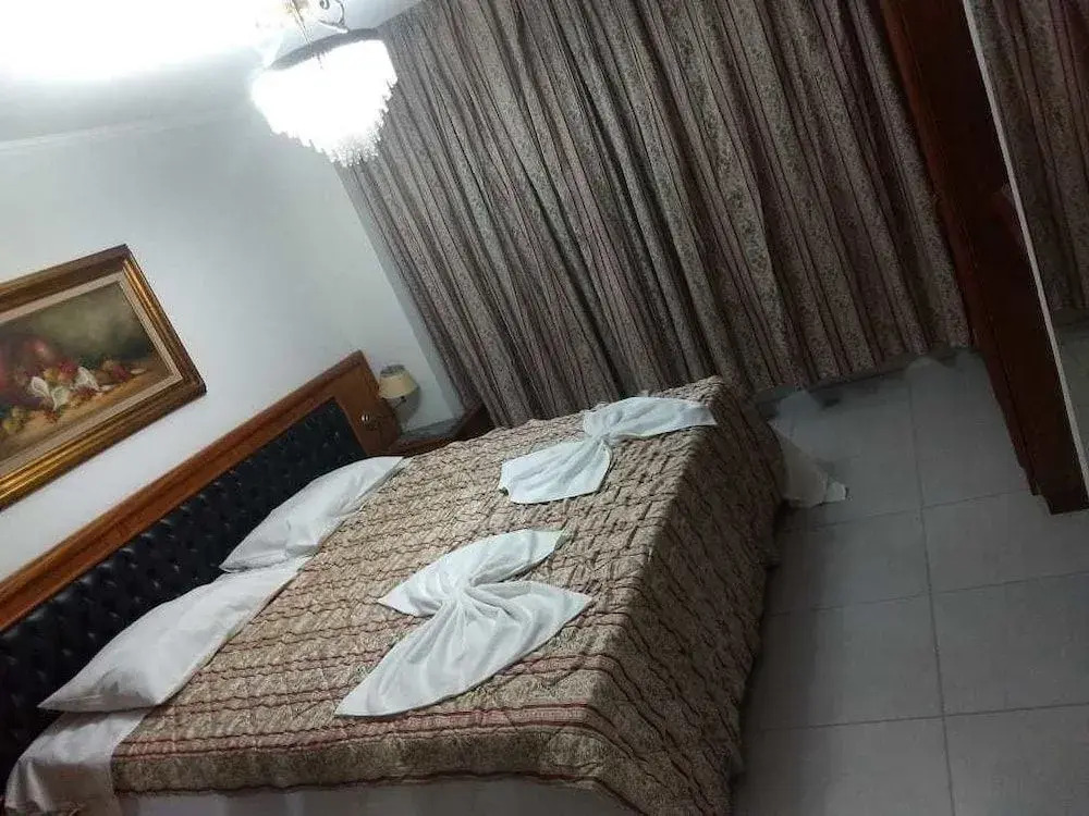 La Guardia Hotel