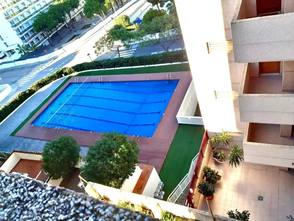 SUPERBE APPARTEMENT AVEC PISCINE, PLAGE A 300m! PORT AVENTURA A 5 mn!