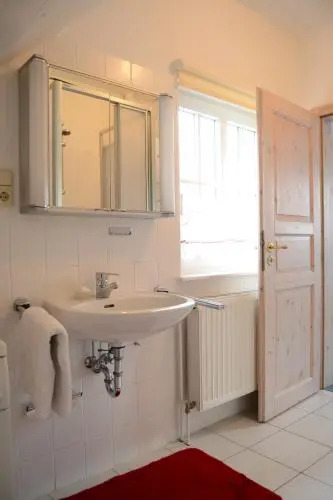 Ferienhaus Boddenkiek mit Wasserblick in Seedorf