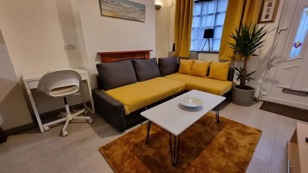 Cosy Stay in Stoke on Trent By Villazu