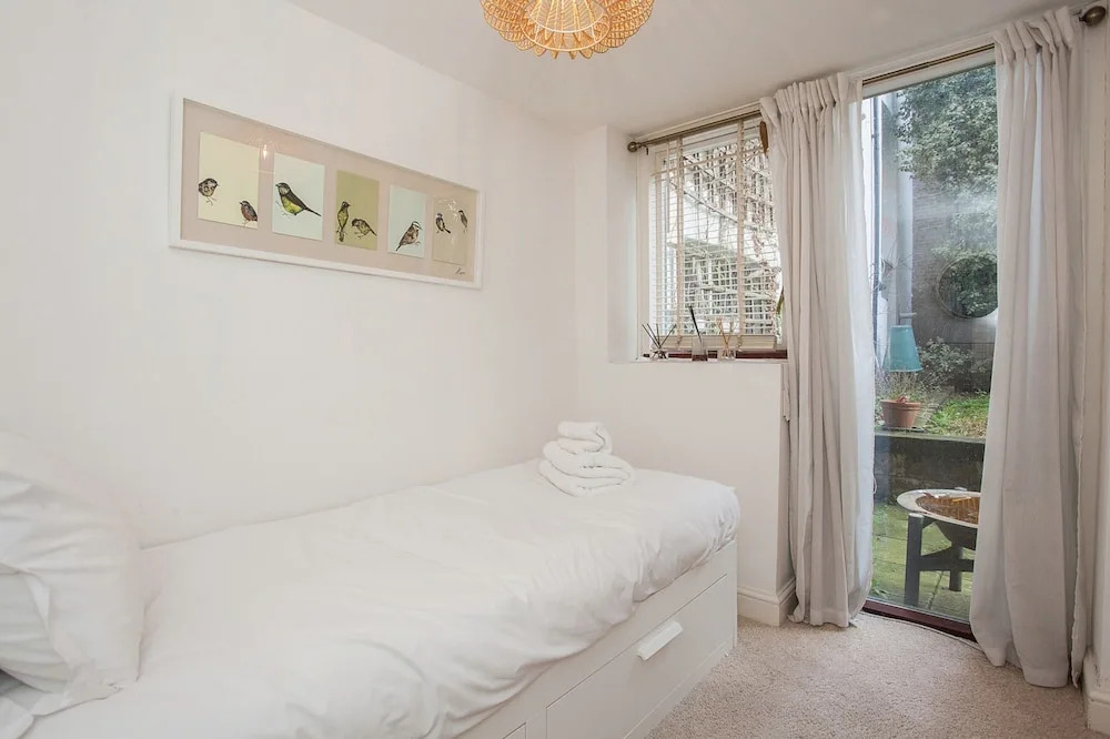 Modern 2 Bed Garden Flat, St Johns Wood