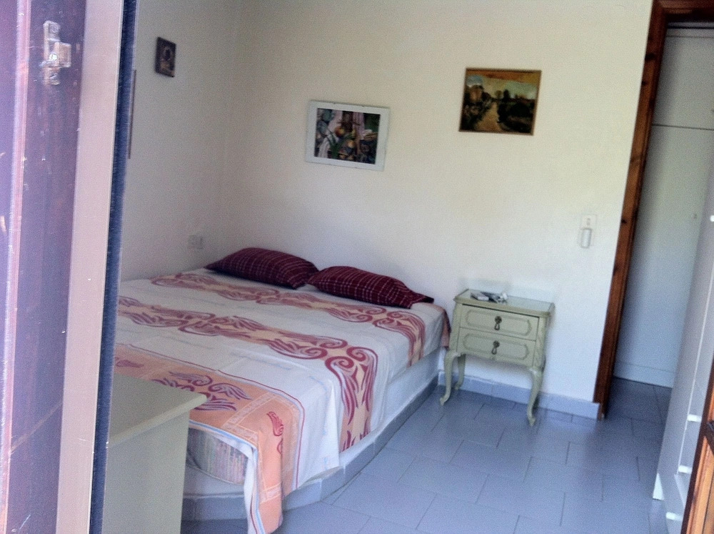 Agrelia House