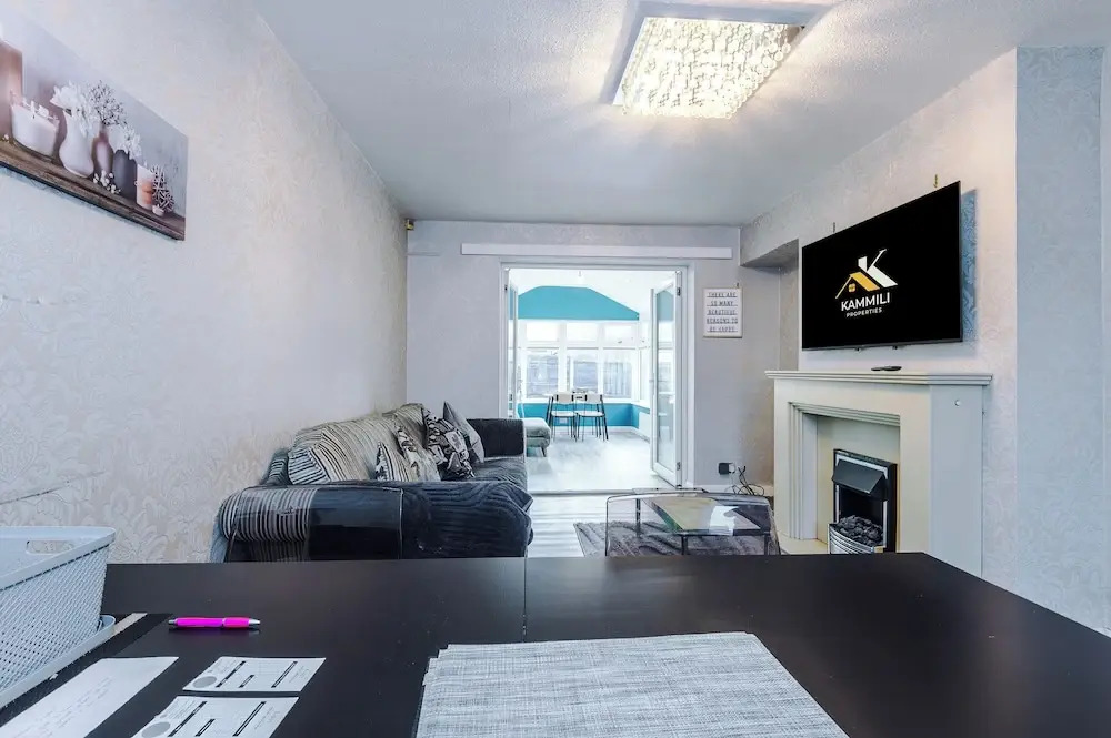 Modern 3-Bed - Near Etihad & City Centre