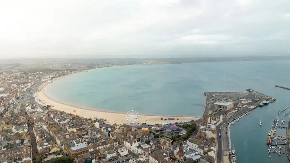 Spacious 2-floor Flat Near Weymouth Seafront