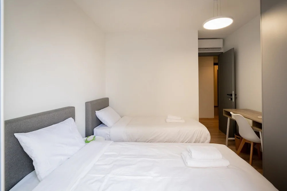 LIV - Luminous Spacious Apartment in Pagrati