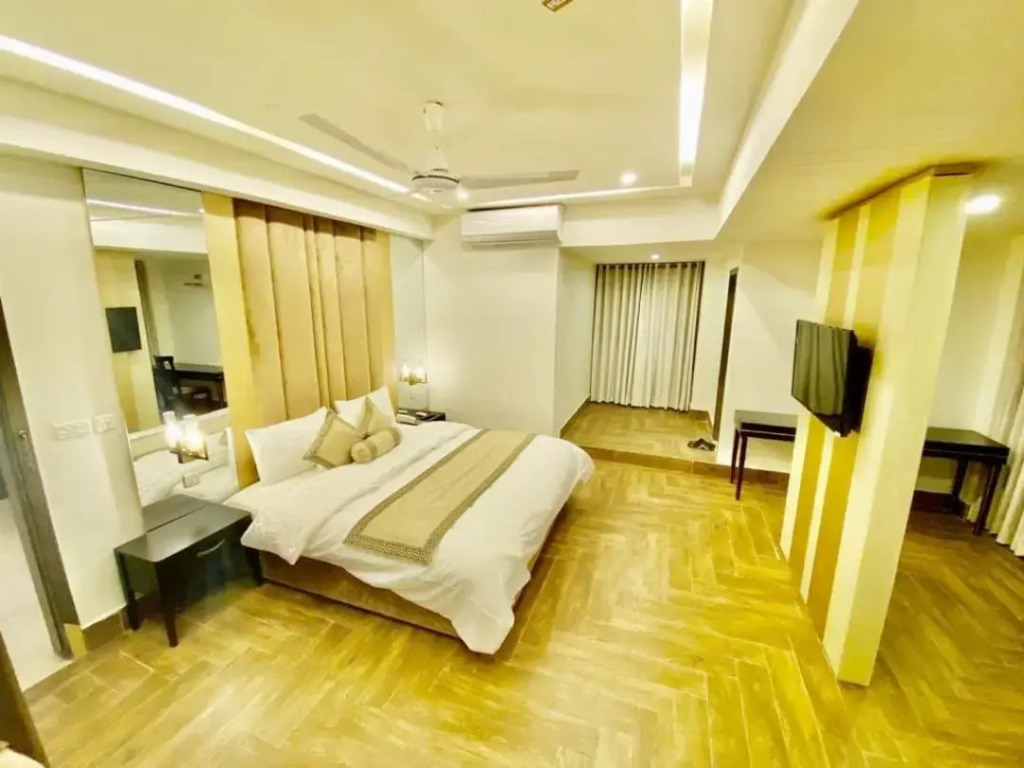 Sheltons Ambassador Hotel Blue Area