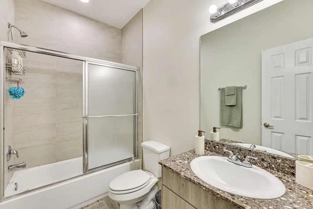 2 Mi to DHR Health: Commuter-friendly Pharr Apt