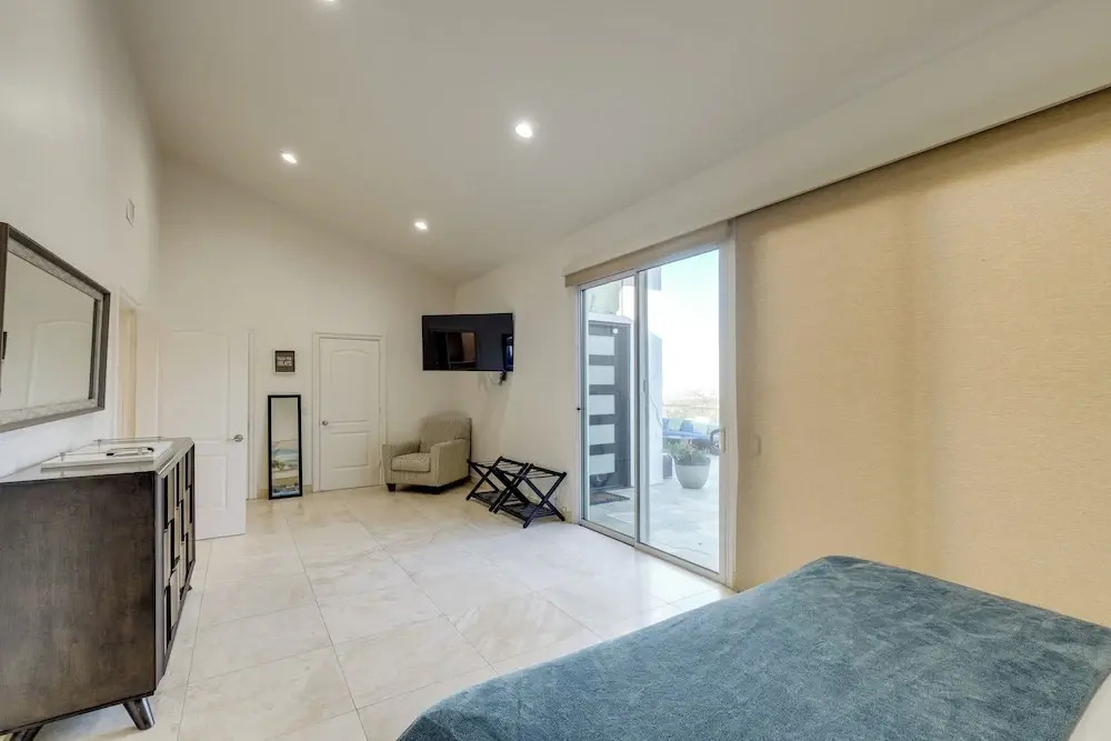 Pool & Coastline Views: Luxe La Jolla Home