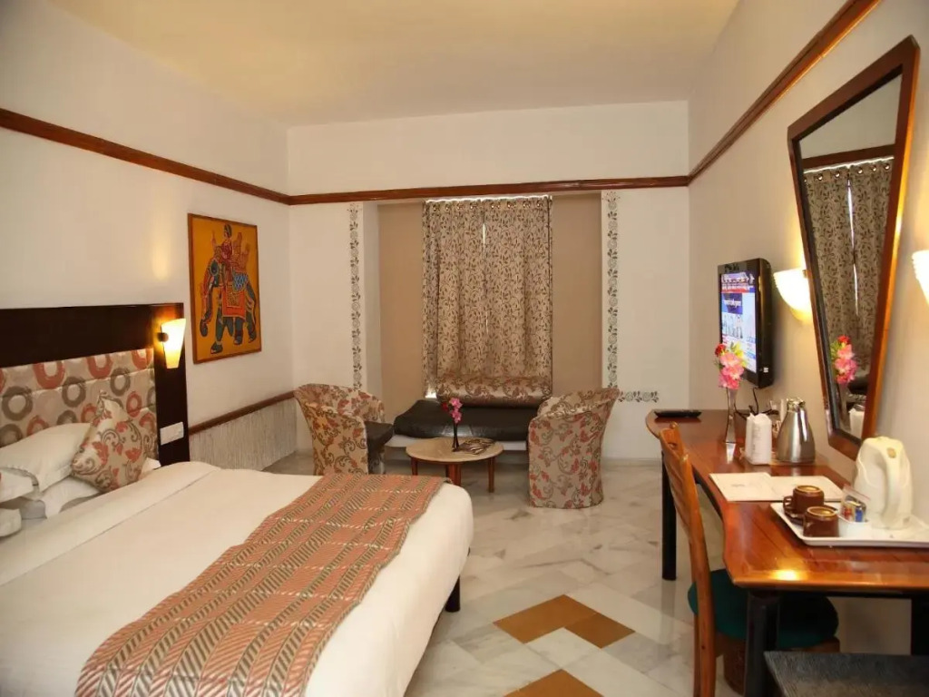 Hotel Paras