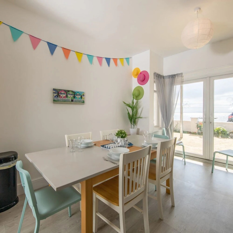 Beautiful Beachfront House wth Balcony & Sea Views