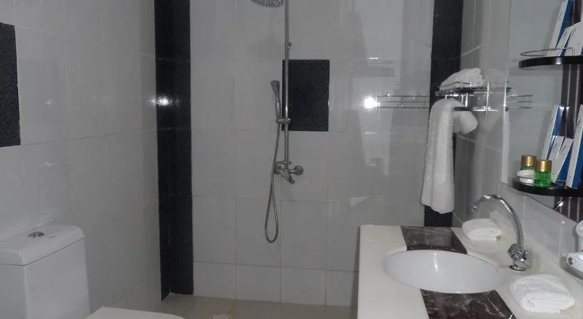 Al Mandoos Hotel