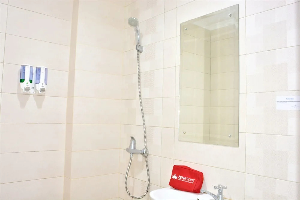 ZEN Rooms Basic Pegangsaan Kelapa Gading