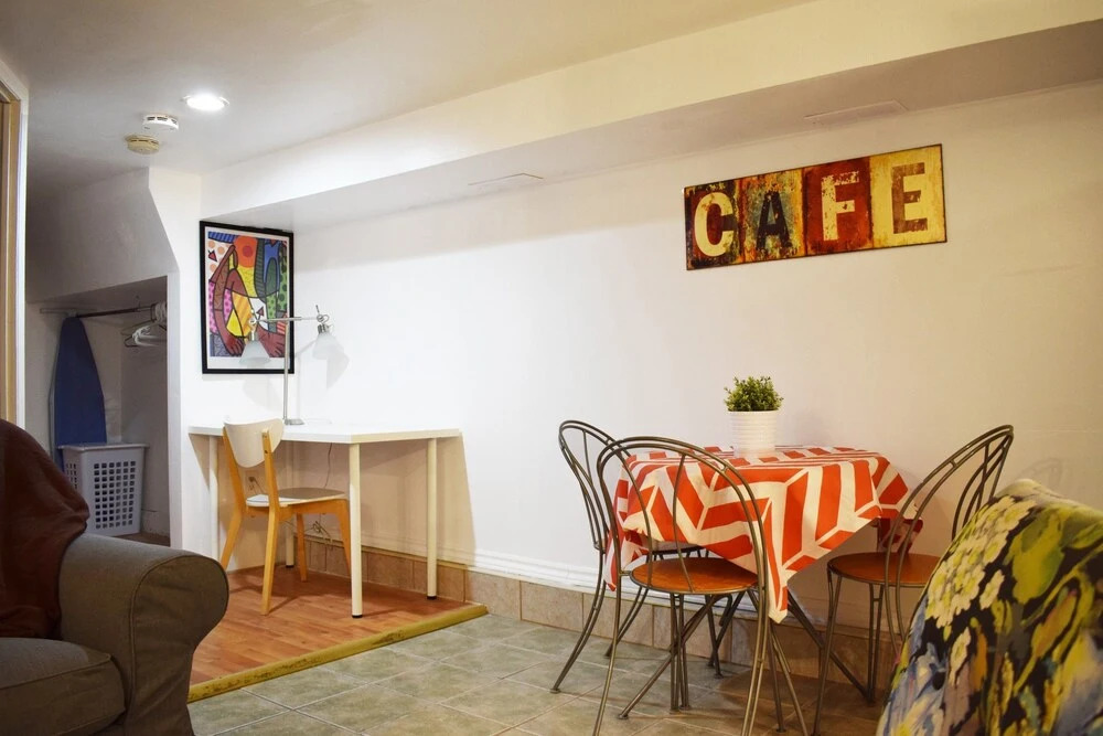 Downtown 2 Bedroom Family Home Next to Park