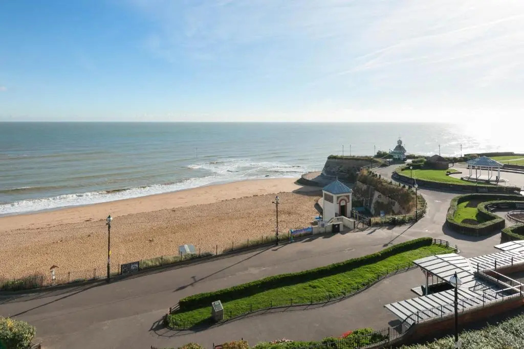 Luxury Two Bedroom Apartment with Fantastic Panoramic Sea Views