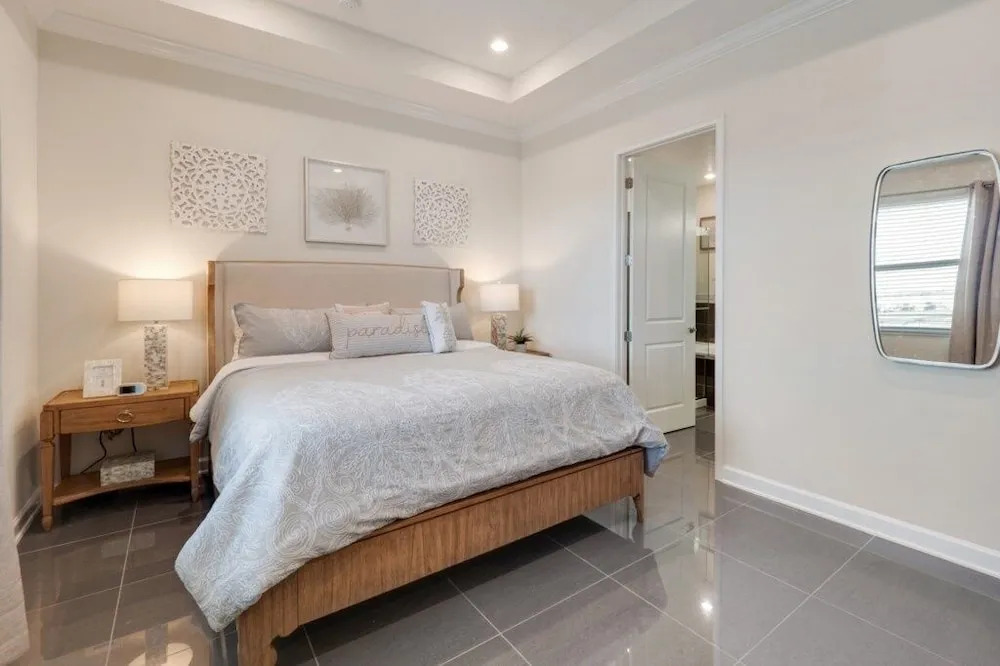Chic Ultra Modern Near Disney! 4 Bedroom Condo