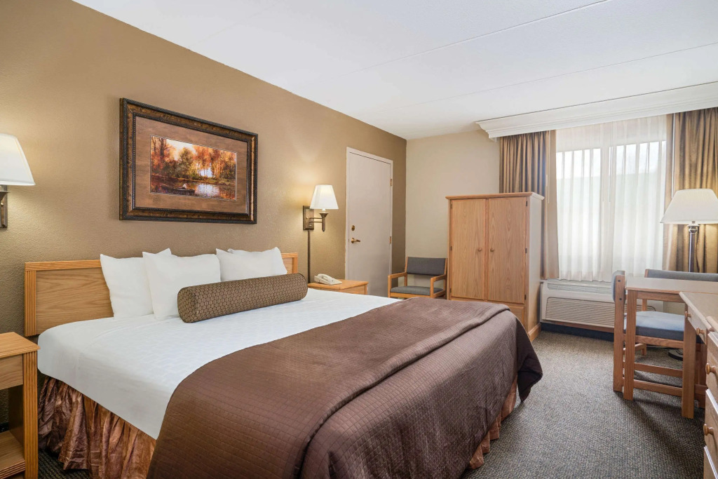 Ramada by Wyndham Plymouth Hotel & Conference Center