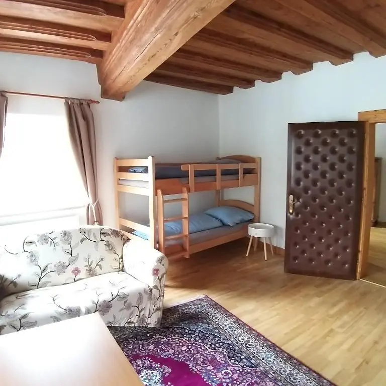 Apartment in Historic Town House