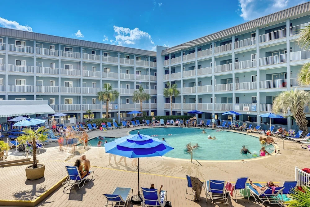 < 1 Mi to Beach: Hilton Head Island Condo w/ Pool!