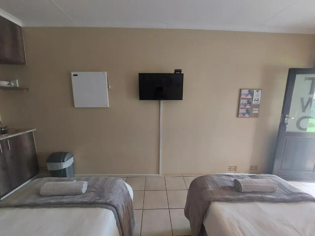 DeLutz Overnight Accommodation Room 2