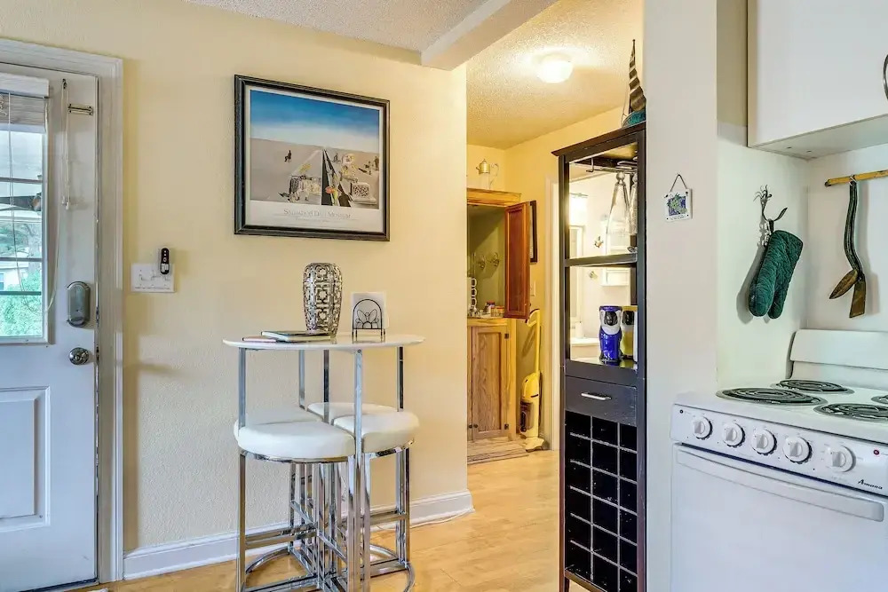 Nags Head Apt With Patio - 1/2 Mile Walk to Beach!