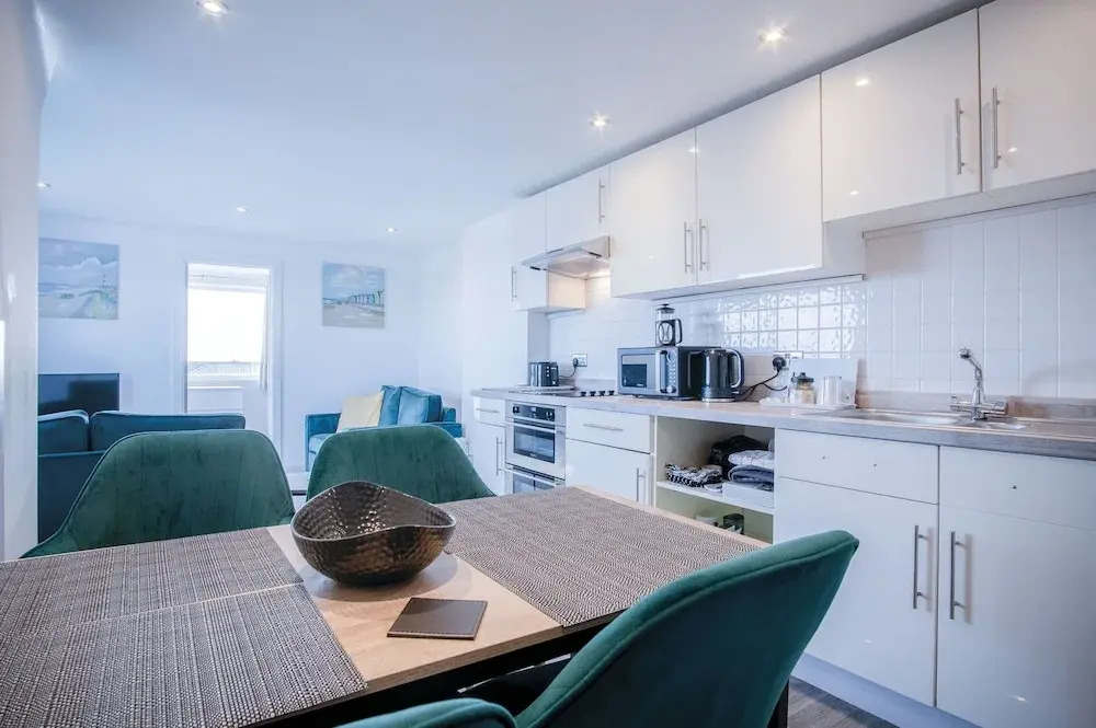 Oasis - 2 Bed Apartment - Ocean Breeze