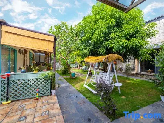 The Secret Garden of Weizhou Island Rabbit B&B (Shell Beach Colorful Beach Branch)