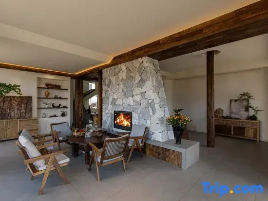 Lijiang In the Painting | Seasonal Flower Garden and Snow Mountain Scenic Resort Homestay