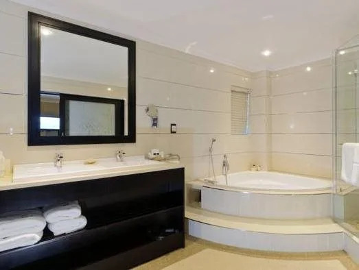 The Executive Suites  555