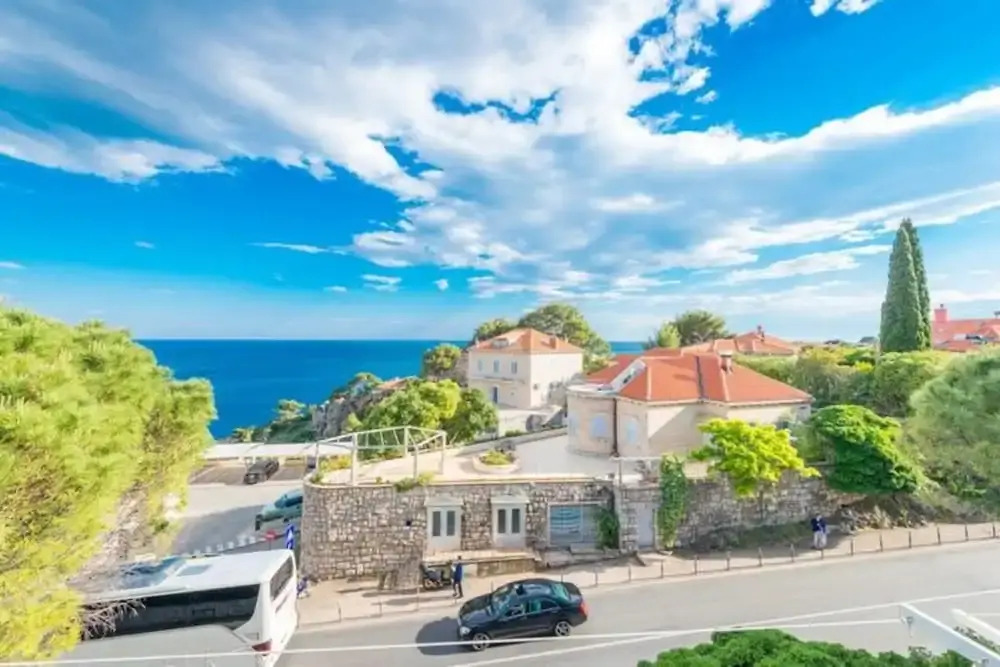 Apartment Luce Royal - One Bedroom Apartment With Balcony and Sea View