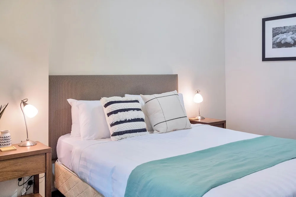 Central Queen St Apartment | Aircon & WiFi