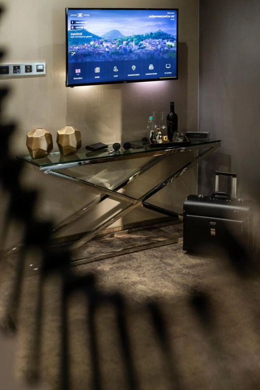 -- ESTE PARK HOTEL -- part of Urban Chic Luxury Design Hotels - open since October 2022 - Parking - Compliments - next to Shopping & Dining - Mall Plovdiv