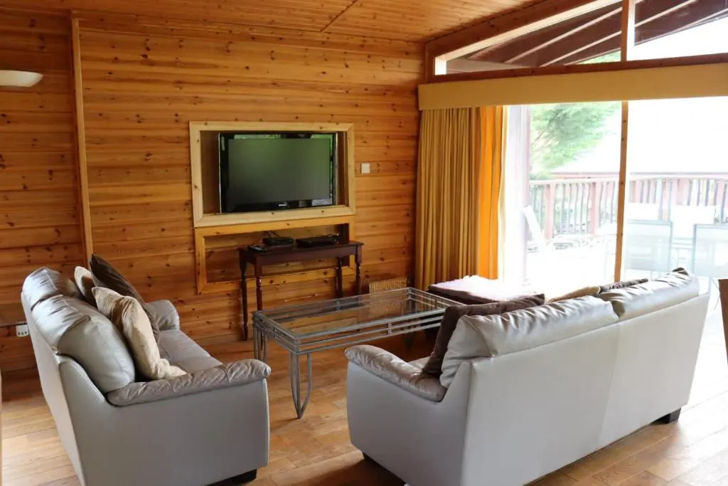 Lodge 37 Rowardennan, Loch Lomond