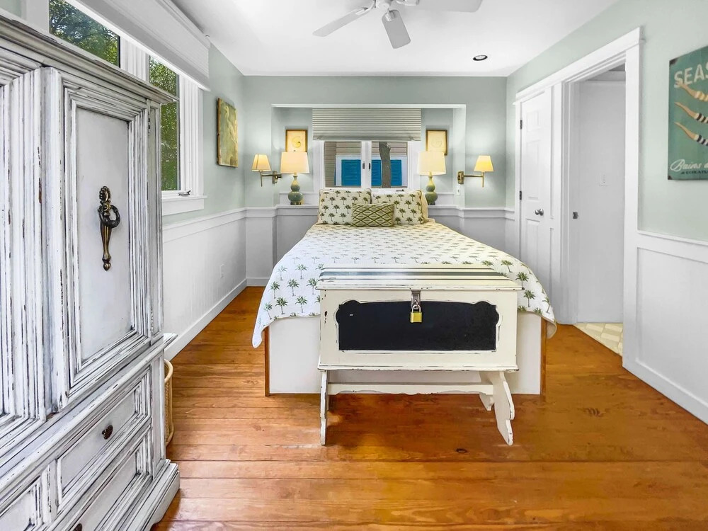 Waves 1 Bedroom Cottage by RedAwning
