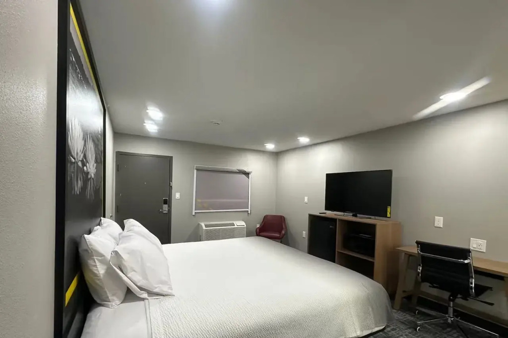 Super 8 BY Wyndham Lubbock Airport