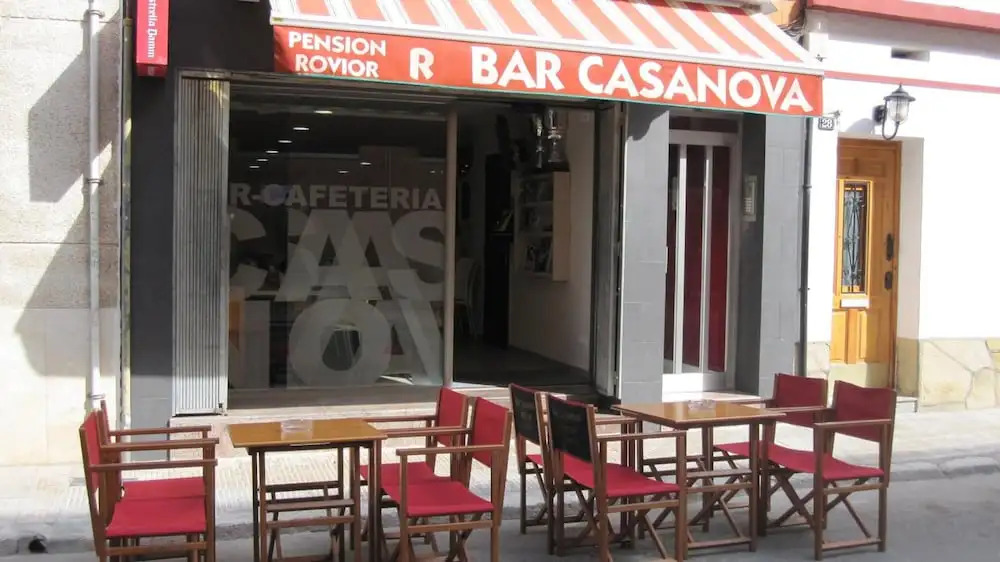 ROVIOR Rooms & Café