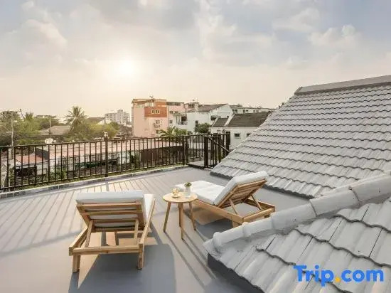 Bangkoks most beautiful modern villa-with massage