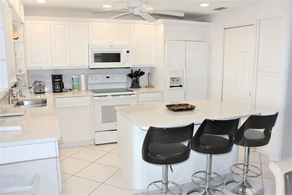 Jamaica Royale 406 - 2 Br Condo