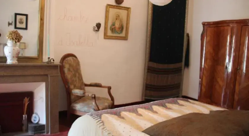 Chambre dHôtes La Maison sur la Place.