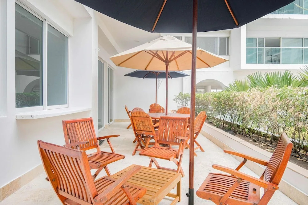w Deluxe 2BR w Terrace A C in Morros