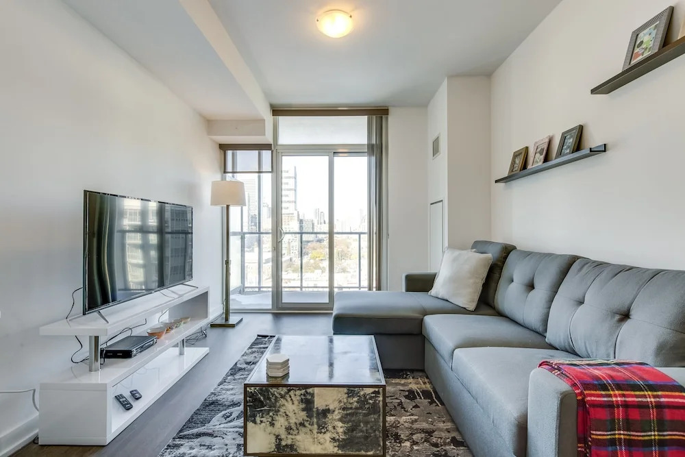Beautiful Modern Condo Sleeps 4